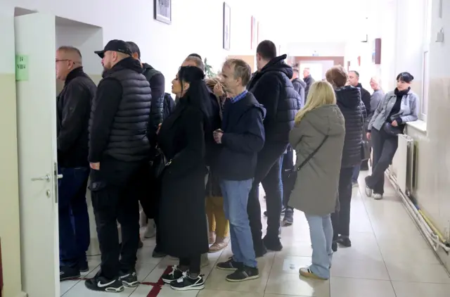 Редови за гласање у Северној Митровици