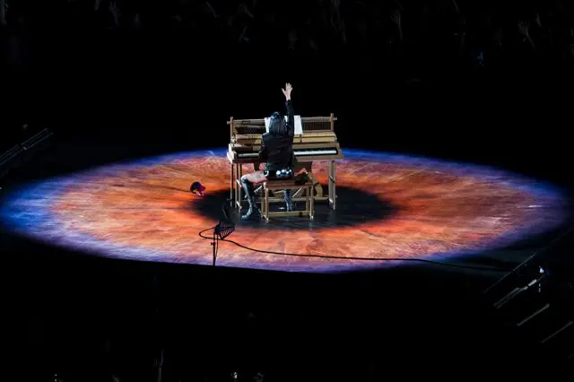 Во время концерта