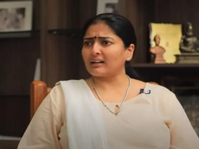 காயத்ரி ரகுராம்