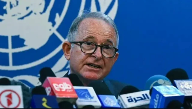 عکس ریچارد بنت در جریان کنفرانس خبری در کابل 