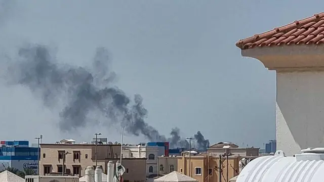 28 फरवरी को ईरानी मिसाइल हमले के बाद अबू धाबी के एक इलाक़े से उठता धुआं