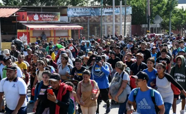 A chegada massivabet futsalmigrantes às fronteiras dos EUA favoreceu o discurso políticobet futsalTrump