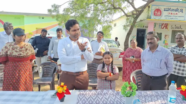 స్కూల్‌ను సందర్శించిన కలెక్టర్, జాయింట్ కలెక్టర్