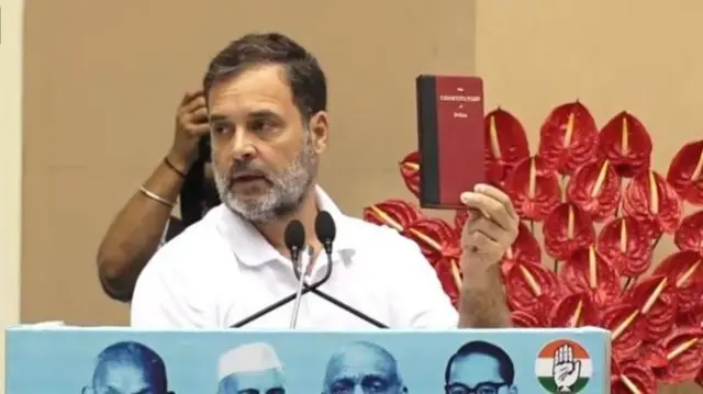 રાહુલ ગાંધીએ ચૂંટણી પંચ સામે ફરી સવાલો ઉઠાવ્યા – ન્યૂઝ અપડેટ
રાહુલ ગાંધીનો દાવો છે કે તેમની પાસે ચૂંટણીમાં ગરબડ વિશે સંબંધિત પુરાવાઓ છે. બીબીસી ગુજરાતી