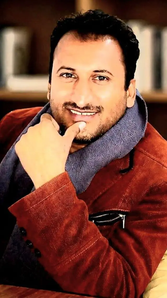 غمخوار حیات ایک استاد ہونے کے ساتھ ادیب، شاعر، افسانہ نگار اور مترجم بھی تھے