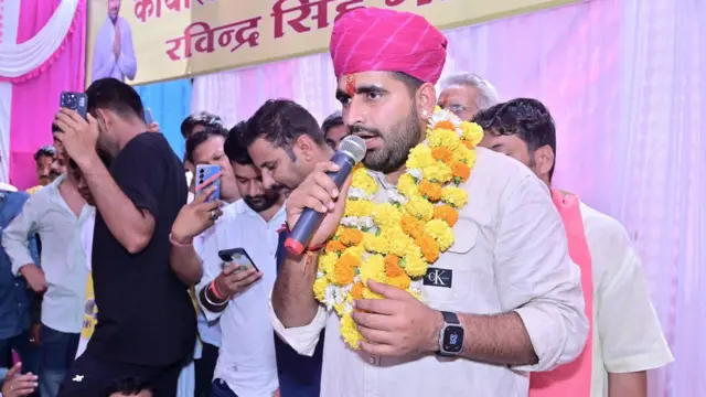 रवींद्र सिंह भाटी: बाड़मेर लोकसभा सीट से कौन हैं उम्मीदवार जिनकी रैली की भीड़ देखकर लोग हो रहे हैं हैरान - BBC News हिंदी
