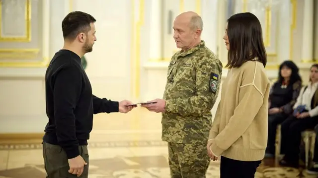 25 грудня 2024 року президент Володимир Зеленський вручив сертифікат на квартиру Герою України з Чернігівщини Олександру Шемету 