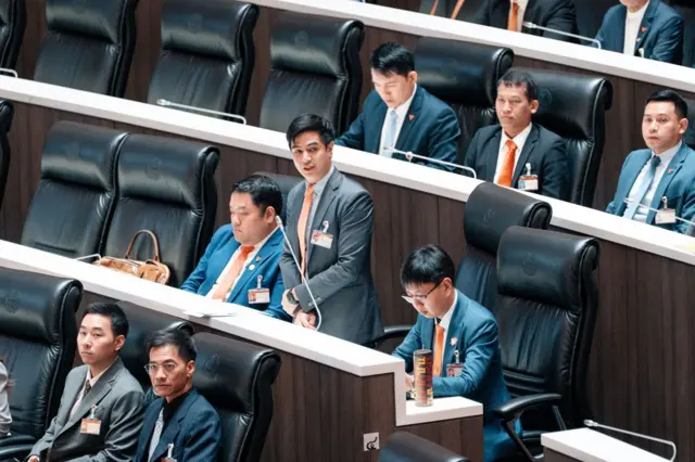 พริษฐ์ วัชรสินธุ์ ชี้ว่า หนึ่งในจุดแข็งของร่างแก้ไขรัฐธรรมนูญฉบับ ปชน. คือการพยายามกำหนดกรอบเนื้อหาให้ชัดเจน 9 ข้อ โดยหวังว่า 2 ข้อแรกจะ “คลายความกังวล” ให้ผู้คนได้