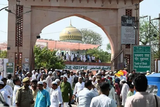 या दुरुस्ती विधेयकामुळे अनेक मूलभूत अधिकारांचे उल्लंघन होत असल्याचं याचिकाकर्त्यांनी म्हटलं आहे.