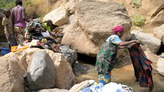 Abariko baramesa mu Ruzi Muha muri zone Muyira mu nkengera z'igisagara ca Bujumbura ira, July 2023