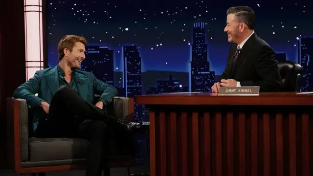 Джимми Киммел и актер Глен Пауэлл