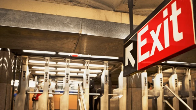 Selon certains scientifiques, lorsque nous voyons quelqu'un qui se gratte, nous avons tendance à nous éloigner pour nous protéger.