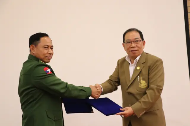 ဥက္ကဋ္ဌ ဗိုလ်ချုပ်ကြီး ယွက်စစ်နဲ့ စစ်ကောင်စီ ငြိမ်းချမ်းရေးဆွေးနွေးရေးအဖွဲ့တို့ ဖေဖော်ဝါရီလတုန်းက တွေ့ဆုံမှု 