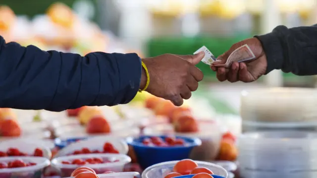 ম﻿ুদ্রার ক্রয়ক্ষমতা কমে যায়।