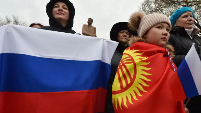 22-мартта Бишкекте Россиянын Украинадагы согуштук операциясын колдогондордун митинги болду