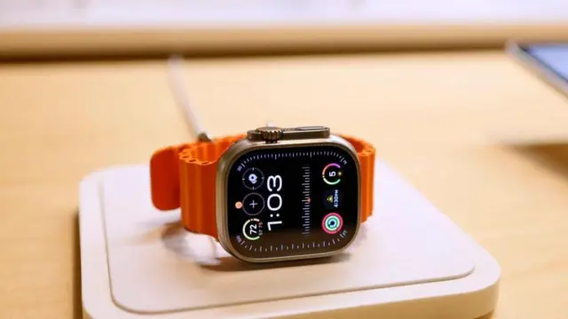 Apple Watch apoyado en una mesa