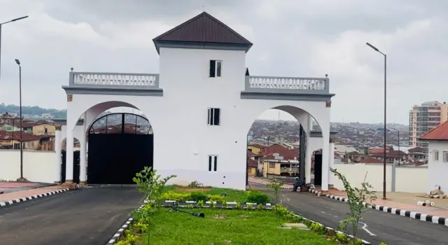 aworan abawọle aafin ilẹ Ibadan