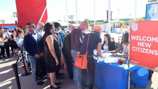 વર્ષ 2016માં હૉકી વર્લ્ડકપ દરમિયાન કૅનેડાની નાગરિકતા લેતા લોકો