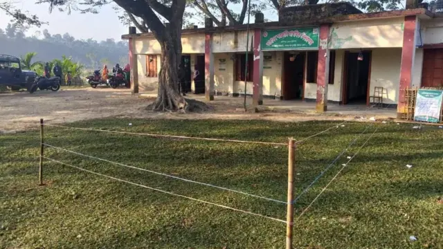 Rossiyalik teleboshlovchilarning yalangoch suratlari Bella va Stella prezervativ bilan sikni sorishadi