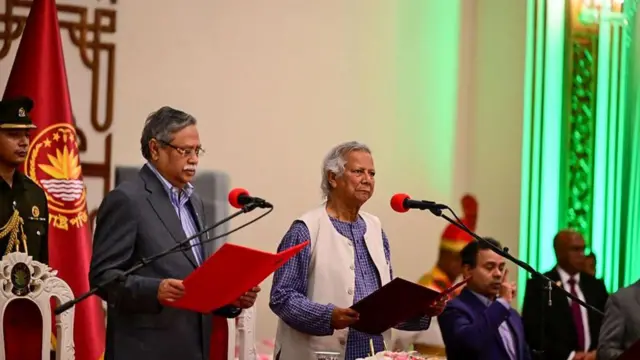 শপথ নিচ্ছেন অধ্যাপক মুহাম্মদ ইউনূস