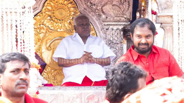 பங்காரு அடிகளார் யார், அவருக்கு ஏன் இவ்வளவு செல்வாக்கு?