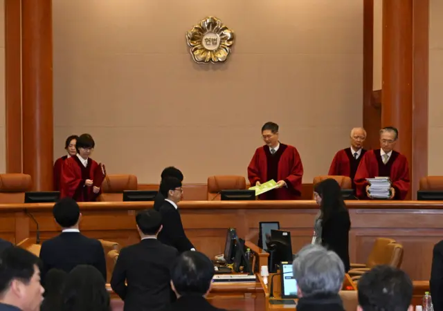 윤 대통령 탄핵심판 8차 변론 중 남은 일정은 오는 11일과 13일 두 차례다