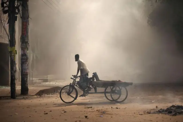 வங்கதேசத்தின் நீண்ட நாள் பிரதமர் ஷேக் ஹசீனா