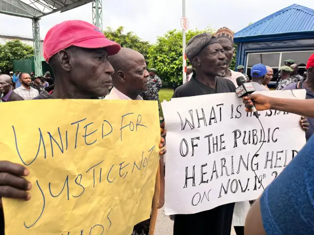 Retired police officers dey protest