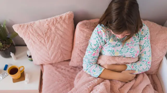 Una niña en cama