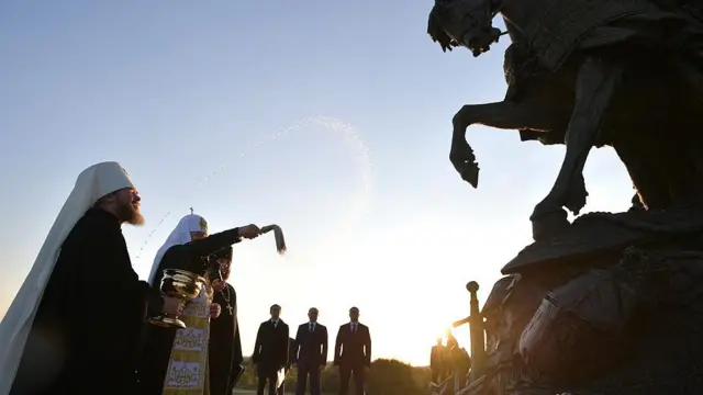 مجسمه الکساندر نوسکی در سن پترزبورگ