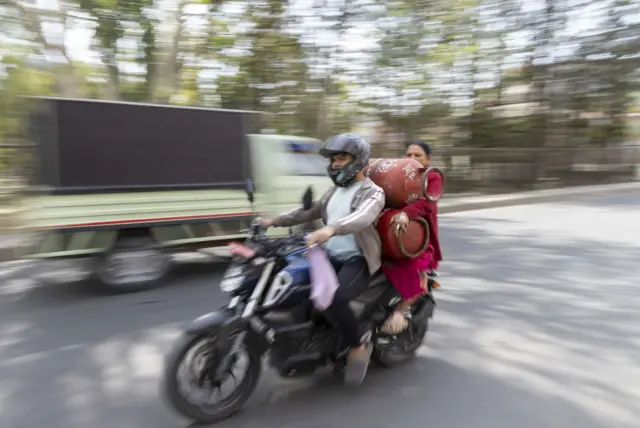 ग्यास लग्दै