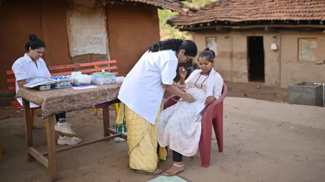 ગુજરાત, બીબીસી ગુજરાતી, જન્મદર, કપલ, બાળકો, બાળજન્મ દર, બાળમૃત્યુ દર, ફર્ટિલીટી, એસઆરએસ 2020નો રિપોર્ટ, મૉર્ડન ફેમિલી પ્લાનિંગ 