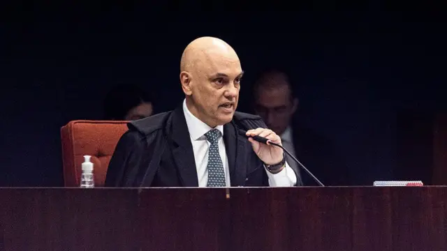 Alexandre de Moraes, ministro do STF, durante o julgamento de Jair Bolsonaro, ex-presidente do Brasil, em 2 de setembro de 2025