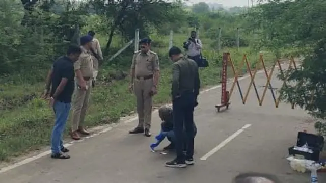 વડોદરા પોલીસે ઘટનાસ્થળને કૉર્ડન કરીને એફએસએલ તપાસ હાથ ધરી હતી 