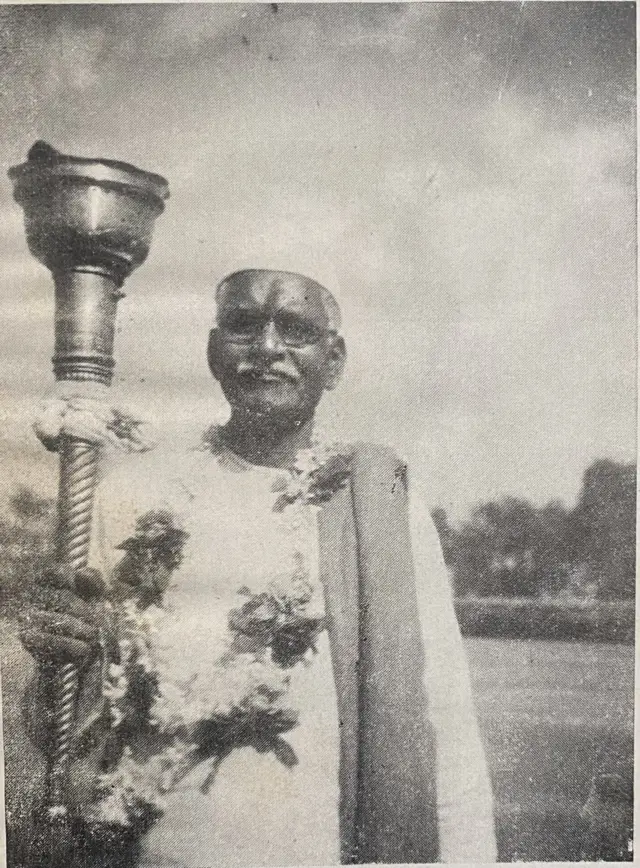 વ્યાયામ જ્યોત સાથે છોટુભાઈ, 1948