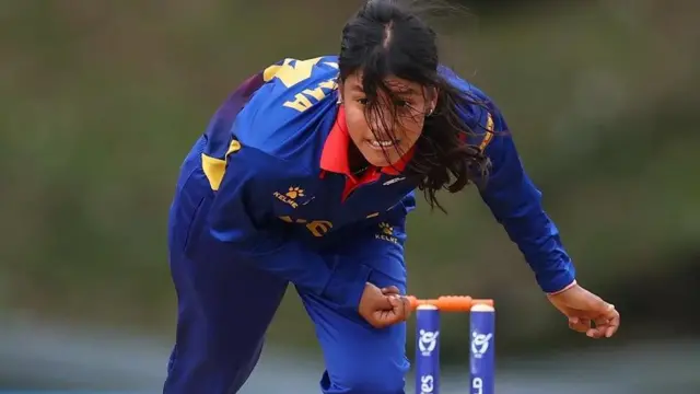 नेपालको यू-१९ महिला क्रिकेट टोली विश्वकपमा स्कटल्यान्डविरुद्ध खेल्दै