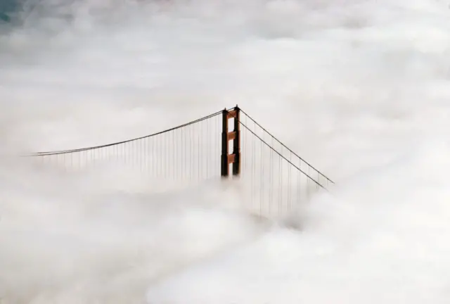 El puente entre las nubes