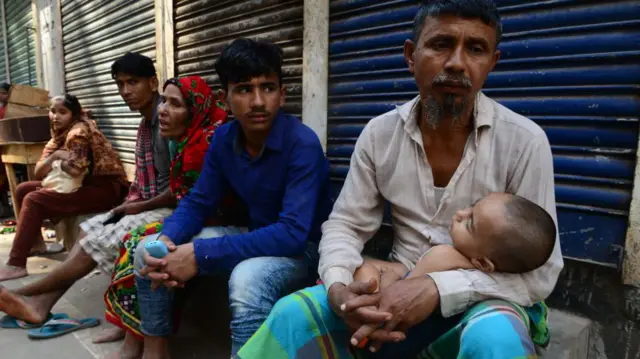 গ্রামের তুলনায় শহরে টিকে থাকার লড়াই বেশি