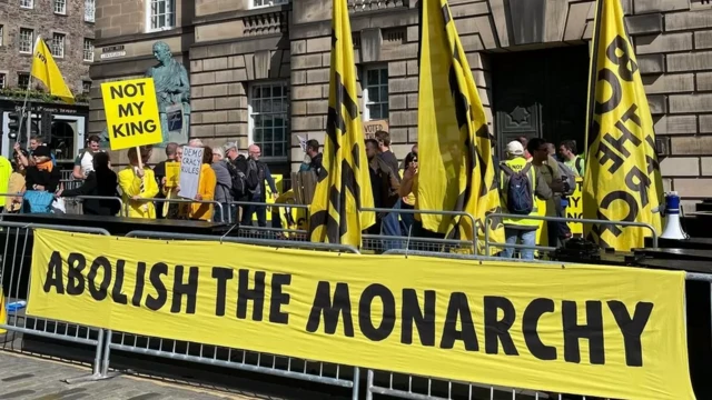 A group of anti-monarchy protestors from UK campaign Republic gather outside St Giles' Cathedral