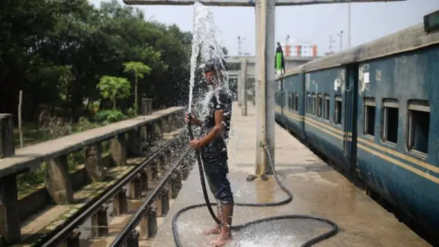 প্রতিদিন গোসলের পরামর্শ চিকিৎসকদের
