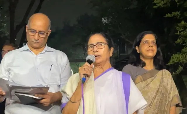 পুলিশ ও স্বাস্থ্য দফতরে একাধিক রদবদলের কথা ঘোষণা করেছেন মুখ্যমন্ত্রী মমতা ব্যানার্জী।