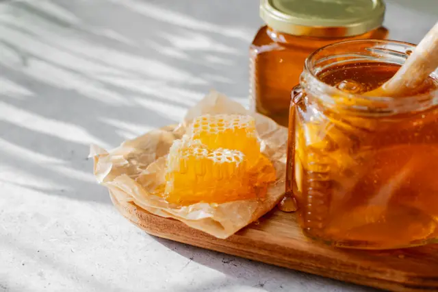 બીબીસી ગુજરાતી મધ મધમાખી ખોરાક બેક્ટેરિયા ફૂડ