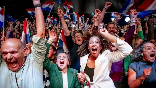 Demokratlar 66 Partisi üyeleri seçim sonucunu büyük coşkuyla kutladı