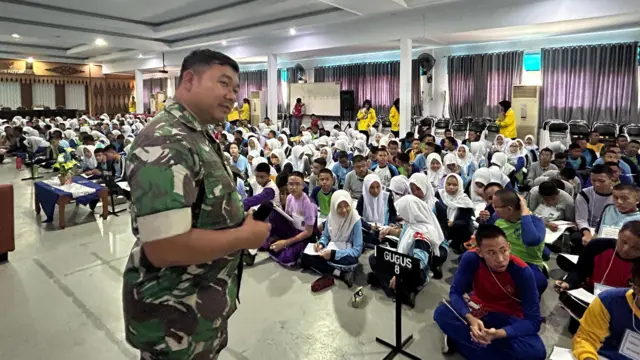 TNI dilibatkan dalam MPLS di SMKN 1 Kota Bekasi.