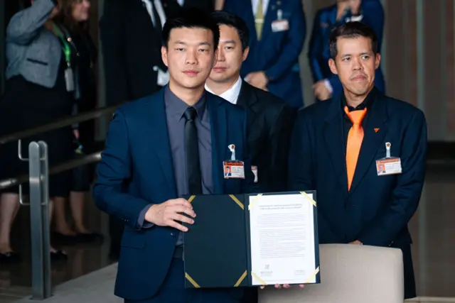 ณัฐพงษ์ เรืองปัญญาวุฒิ โชว์ข้อตกลงพรรคประชาชน-ภูมิใจไทย ที่รอ อนุทิน ชาญวีรกูล ตอบรับและลงนาม