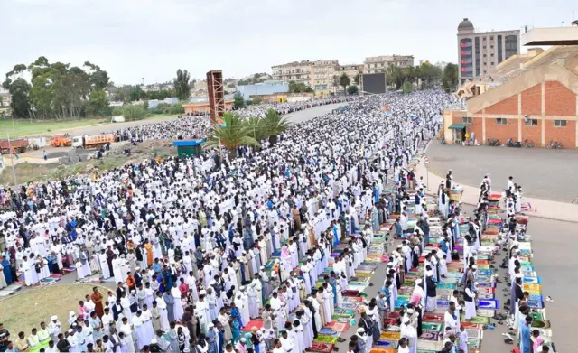 ገለ ካብቲ ኣብ ኣስመራ ኣብ ሜዳ ባሕቲ መስከረም ዝተኻየደ ስነስርዓት ጸሎት