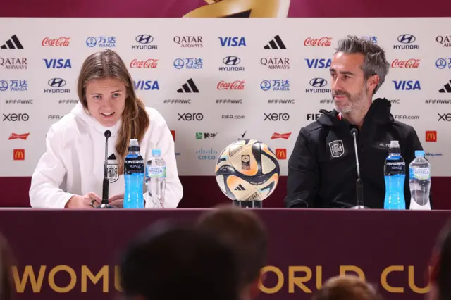 Irene Paredes ve Jorge Vilda basın toplantısı yapıyor