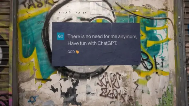 Seni jalanan yang menirukan cuitan Tuhan, bertuliskan, "Aku sudah tidak dibutuhkan lagi, Selamat bersenang-senang dengan ChatGPT." 