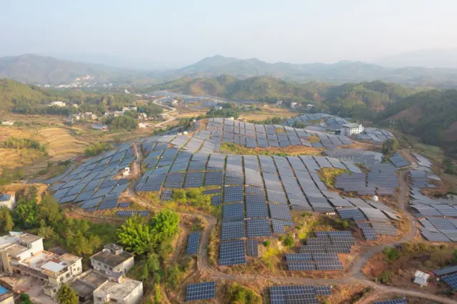 પાણીના અભાવે ખેડૂતો જમીન સોલાર પાર્ક માટે ભાડે આપી રહ્યા છે