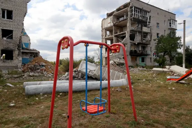 यूक्रेन की एक तबाह इमारत.